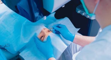 Perbedaan Lasik Mata dan Operasi Katarak Perbedaan Lasik Mata dan Operasi Katarak