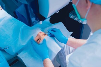Perbedaan Lasik Mata dan Operasi Katarak